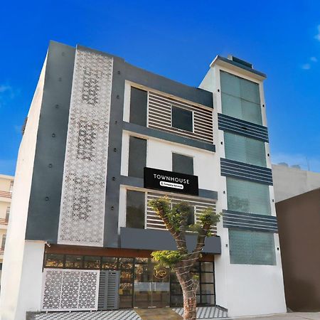 Super Townhouse Shaheed Path Near Ambedkar University Formerly Kings Paradise Bijnaur Exterior photo
