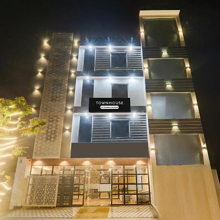 Super Townhouse Shaheed Path Near Ambedkar University Formerly Kings Paradise Bijnaur Exterior photo