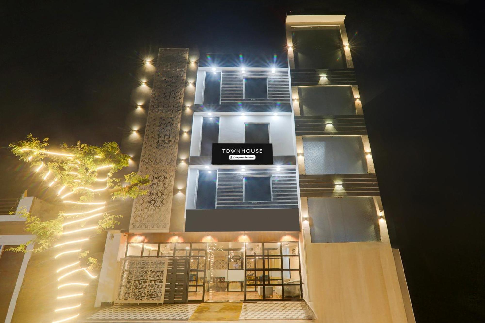 Super Townhouse Shaheed Path Near Ambedkar University Formerly Kings Paradise Bijnaur Exterior photo